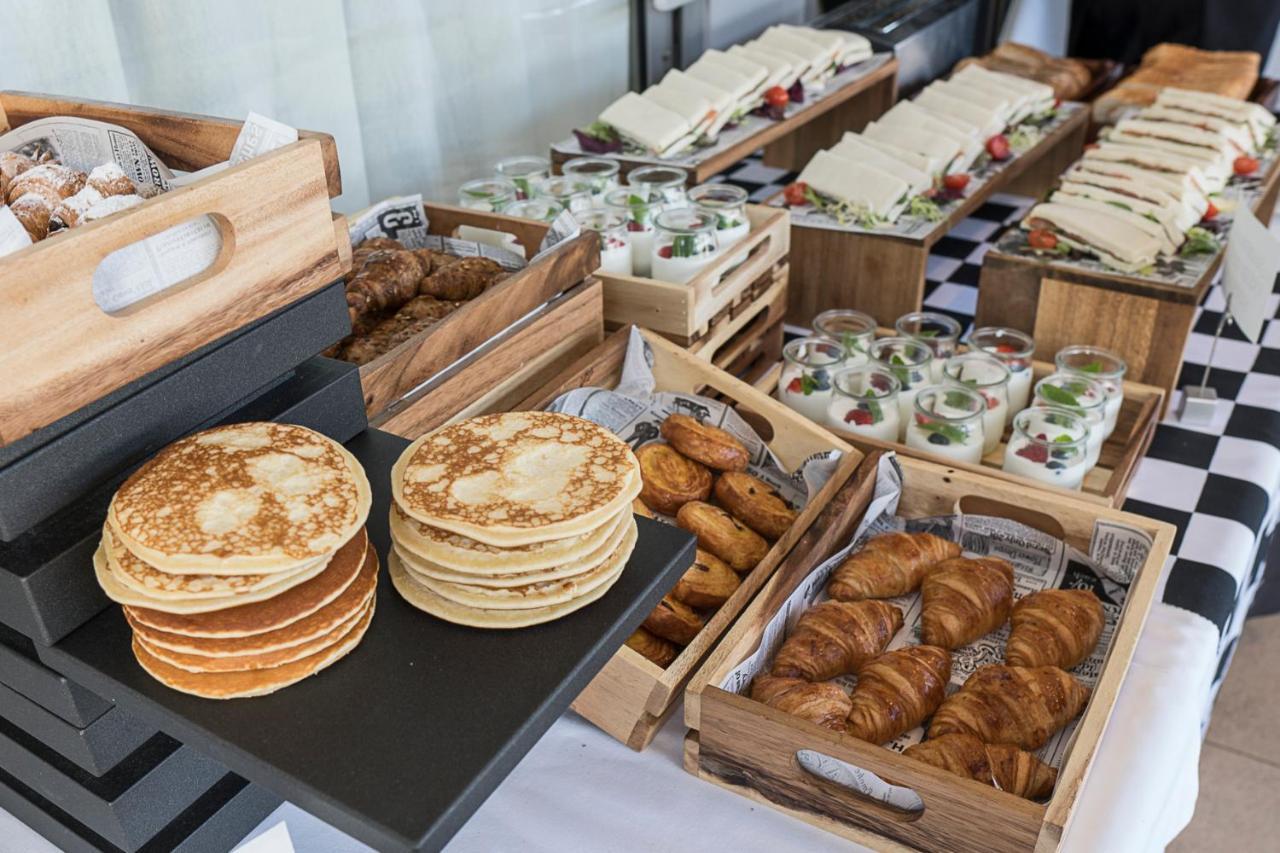 奥古斯塔巴塞罗那瓦莱斯酒店 格拉诺列尔斯 外观 照片