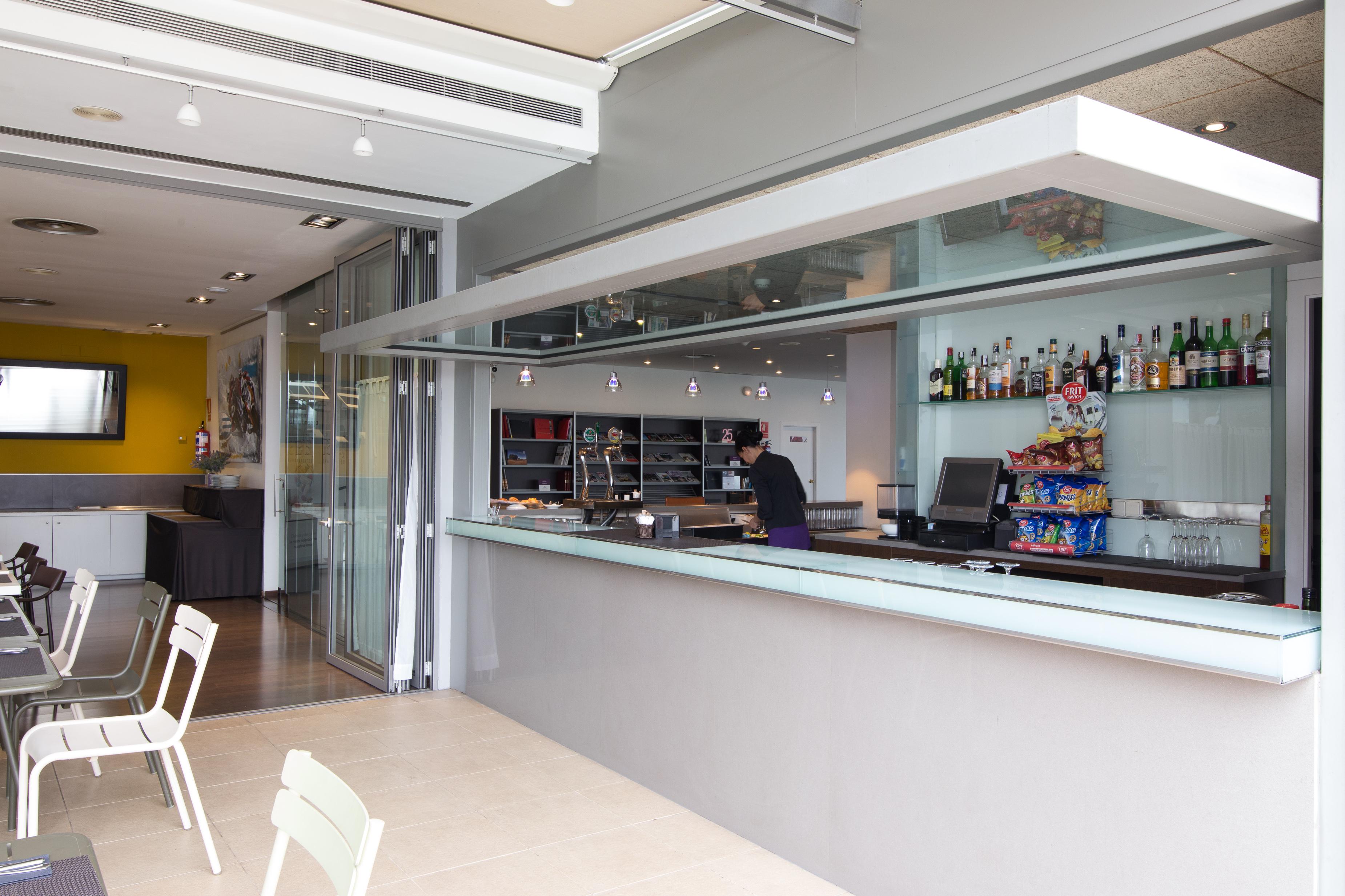 奥古斯塔巴塞罗那瓦莱斯酒店 格拉诺列尔斯 外观 照片
