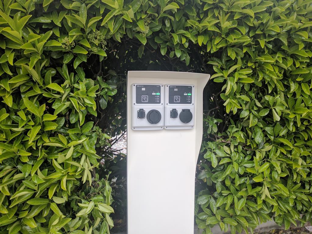 奥古斯塔巴塞罗那瓦莱斯酒店 格拉诺列尔斯 外观 照片